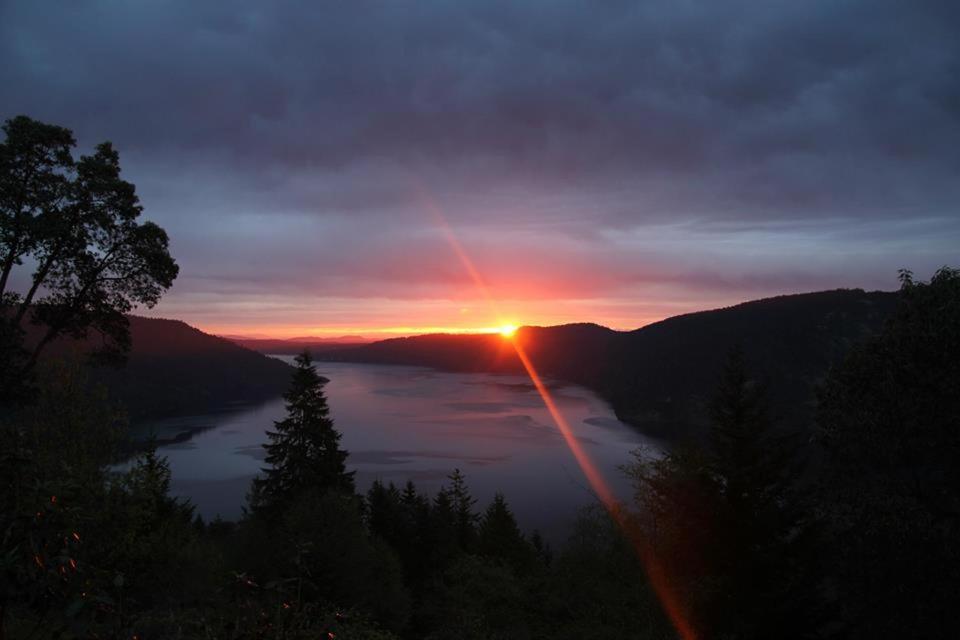 Moon Water Lodge Malahat Exterior foto