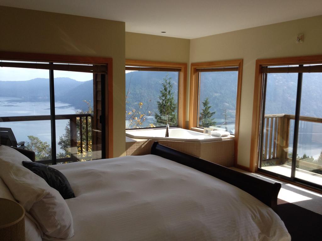 Moon Water Lodge Malahat Quarto foto