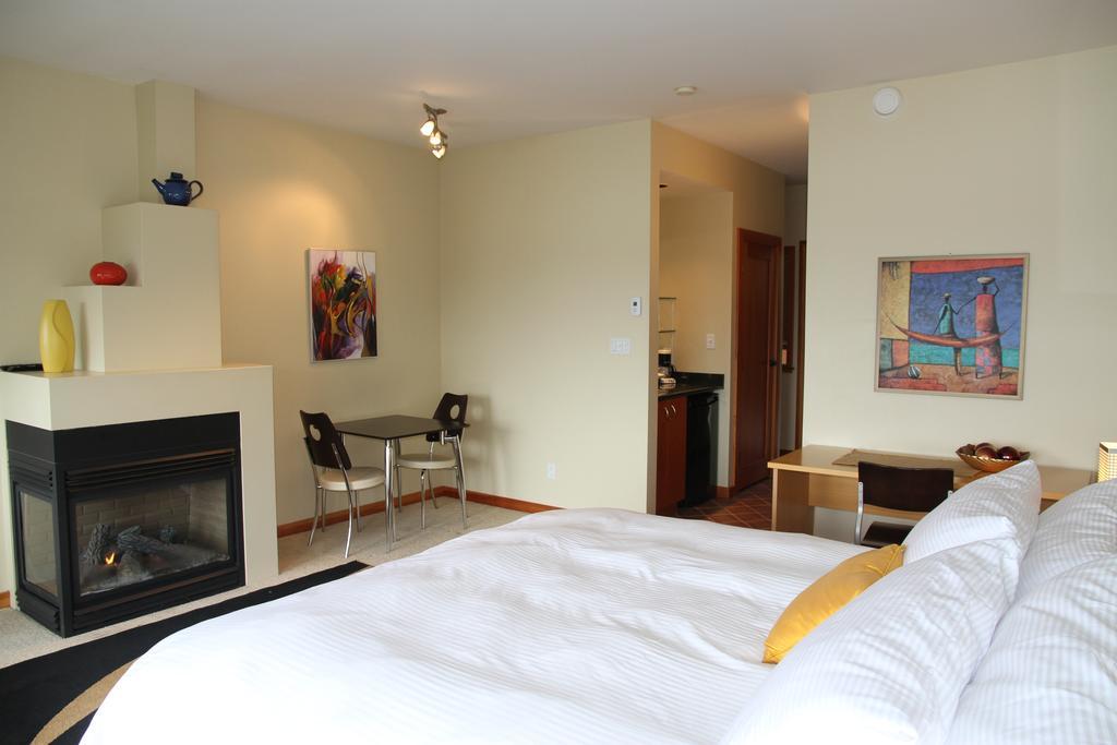 Moon Water Lodge Malahat Quarto foto