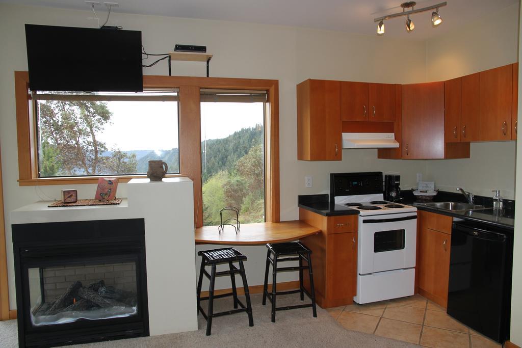 Moon Water Lodge Malahat Quarto foto