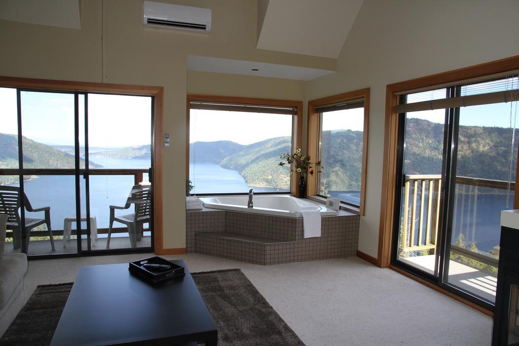 Moon Water Lodge Malahat Quarto foto